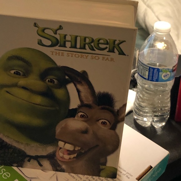 Shrek The Story So Far DVD Box Set - Shrek 1, 2 and 3D with bonus disc - Picture 3 of 16